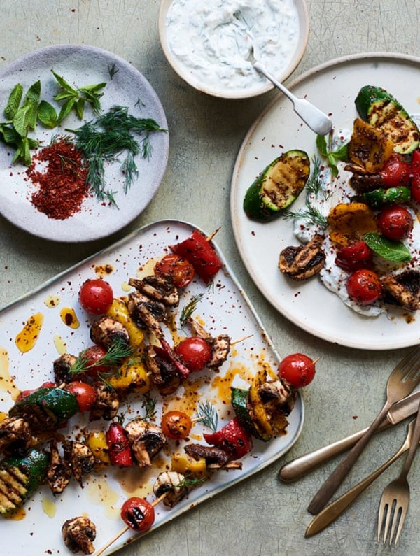 Grilled vegetable kebabs with lemon-yoghurt sauce