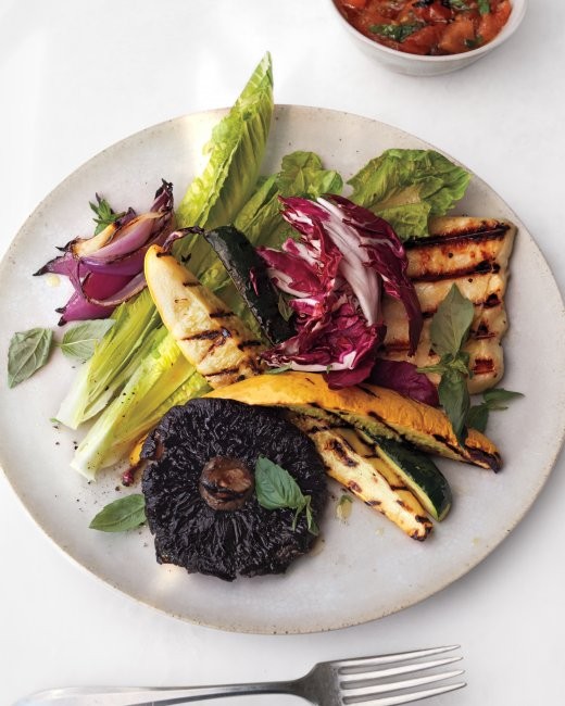 Grilled vegetables and halloumi cheese with charred-tomato dressing