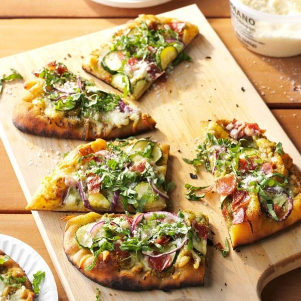Grilled zucchini & pesto pizza