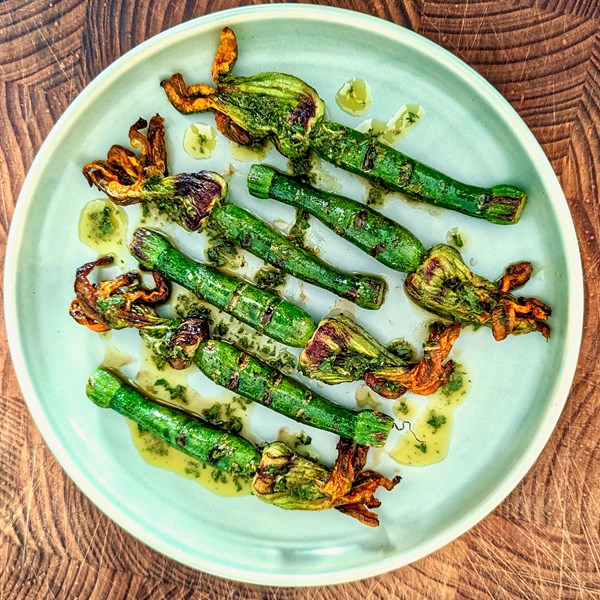 Grilled zucchini flowers (Fiori di zucca alla griglia)