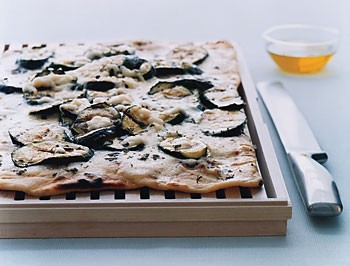 Grilled zucchini pizza