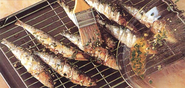 Grilling small whole fish