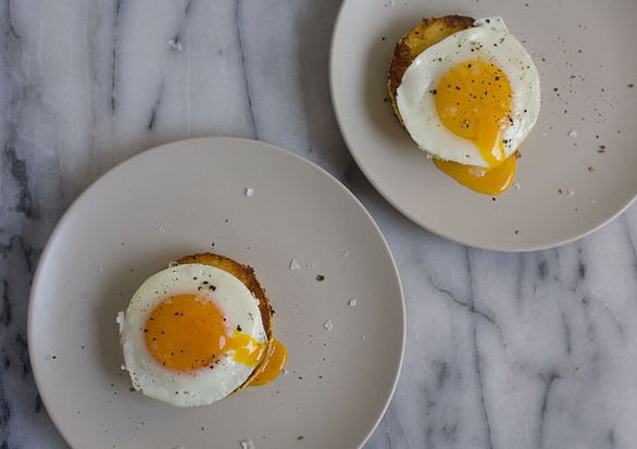 Grits and goat cheese cakes