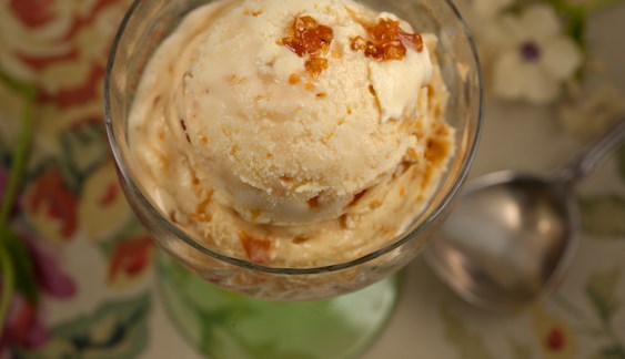 Grits praline and brown butter ice cream