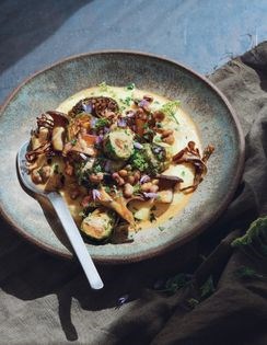 Grits with creamy Creole-style mushrooms