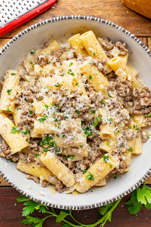 Ground beef Alfredo pasta