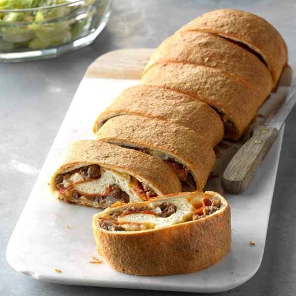 Ground beef and pepperoni stromboli