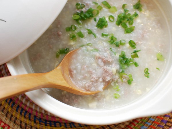 Ground pork and corn congee (Chinese rice porridge)