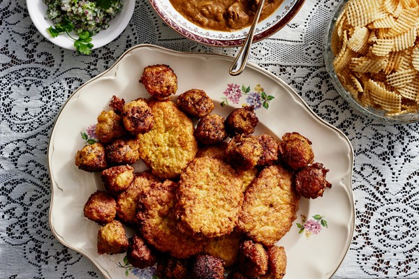 Ground pork cutlets with tomato gravy