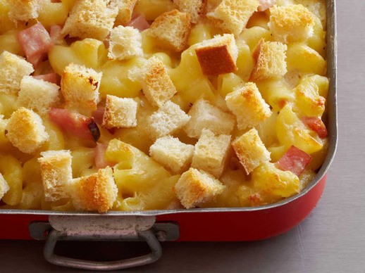 Gruyère and Emmentaler macaroni with ham and cubed sourdough