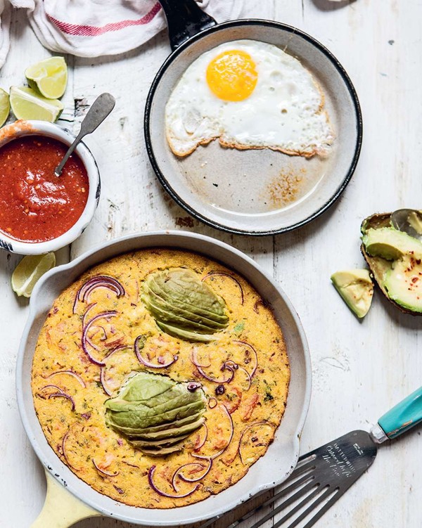 Guacamole bread with fried eggs and chipotle salsa