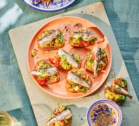Guacamole on toast with silver sardines (Sardinillas con guacamole en tostada)