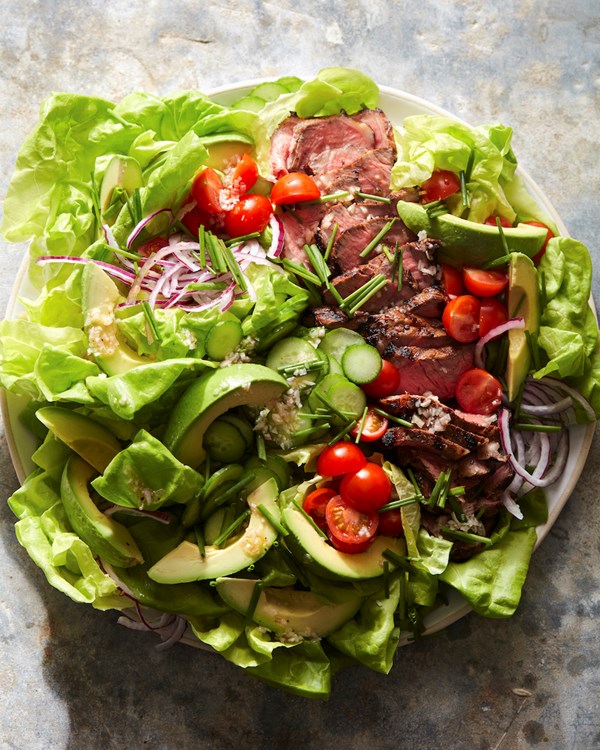 Guacamole steak salad