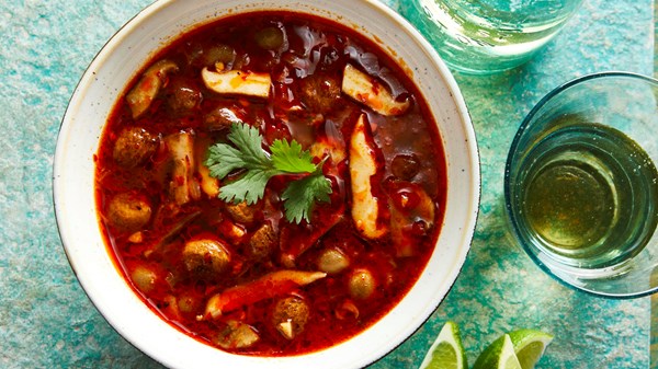 Guajillo mushroom soup (Sopa de hongas con guajillo)