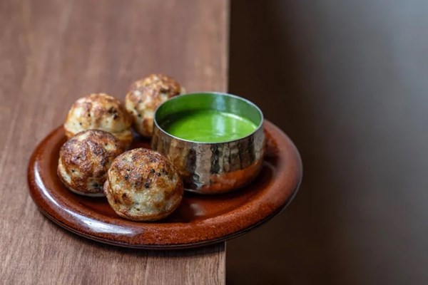 Gundu dosa and coriander chutney