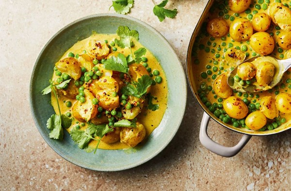 Gunpowder potato & pea curry