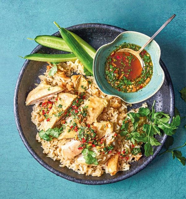 Hainanese chicken rice (Khao mun gai)
