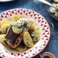 Hake with potatoes and green sauce