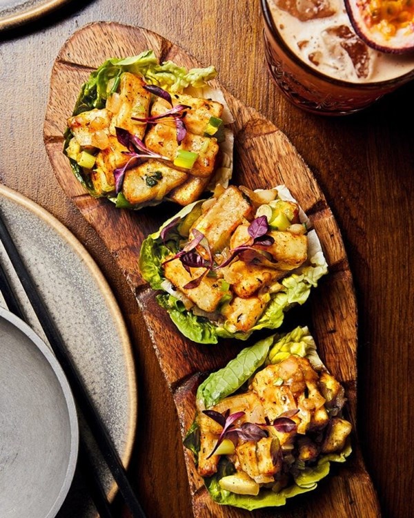 Hakka chilli paneer lettuce cups
