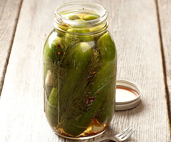 Half-sour dill pickles