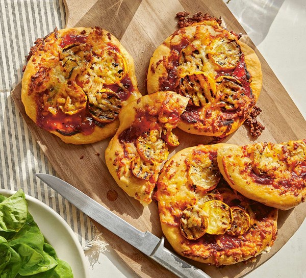 Halloumi, mango, courgette & tarragon pizzettes