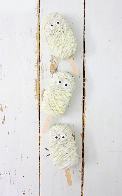 Halloween cake pops / Mummy cakesicles