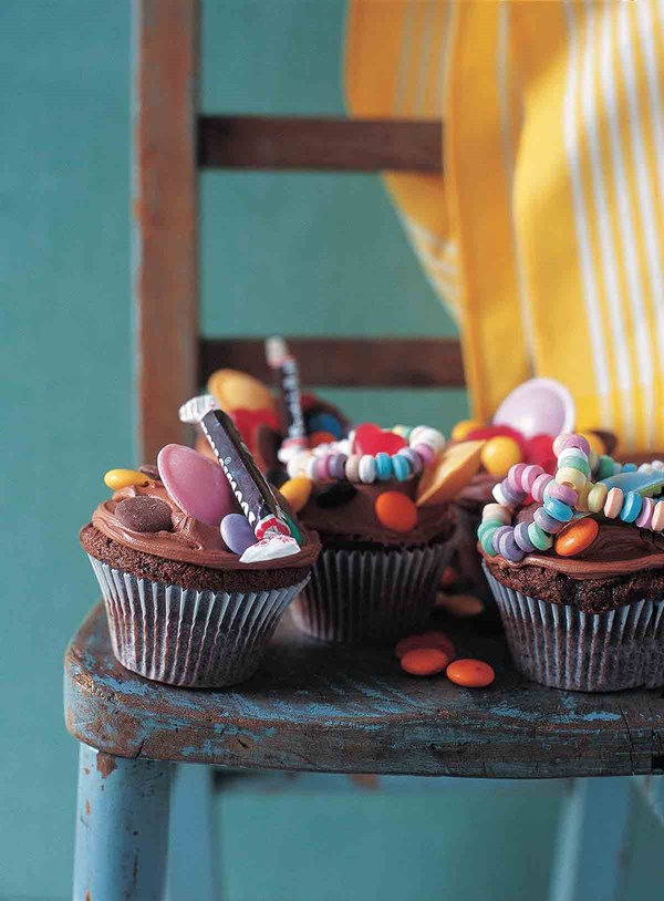 Halloween candy cupcakes