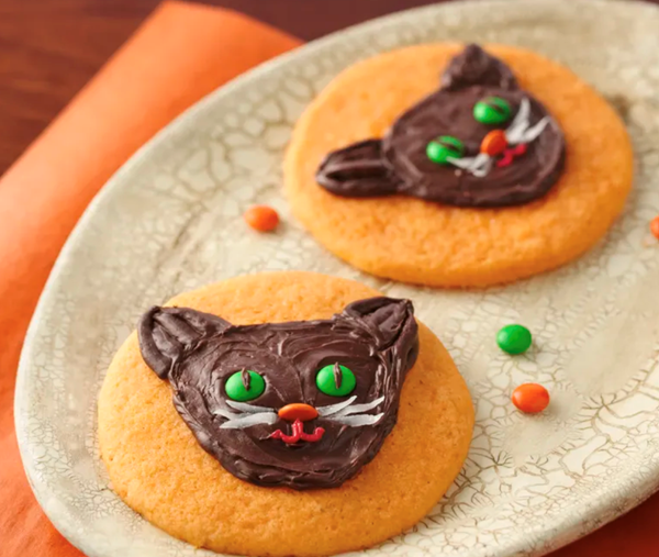 Halloween cat cookies
