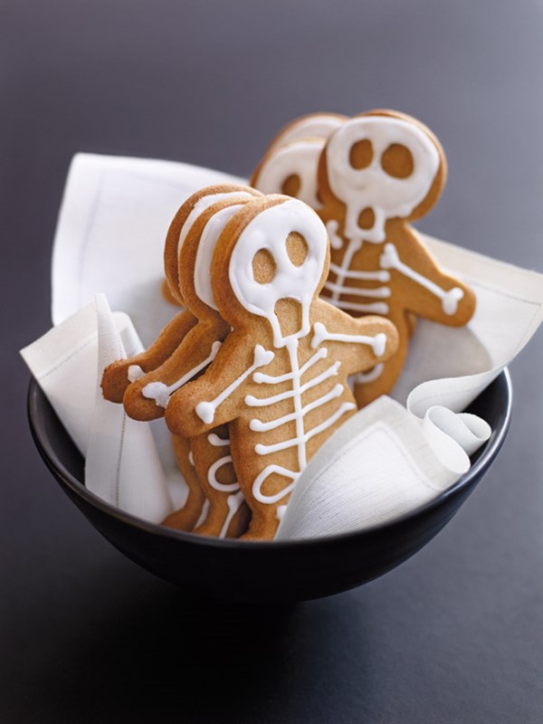 Halloween gingerbread skeletons