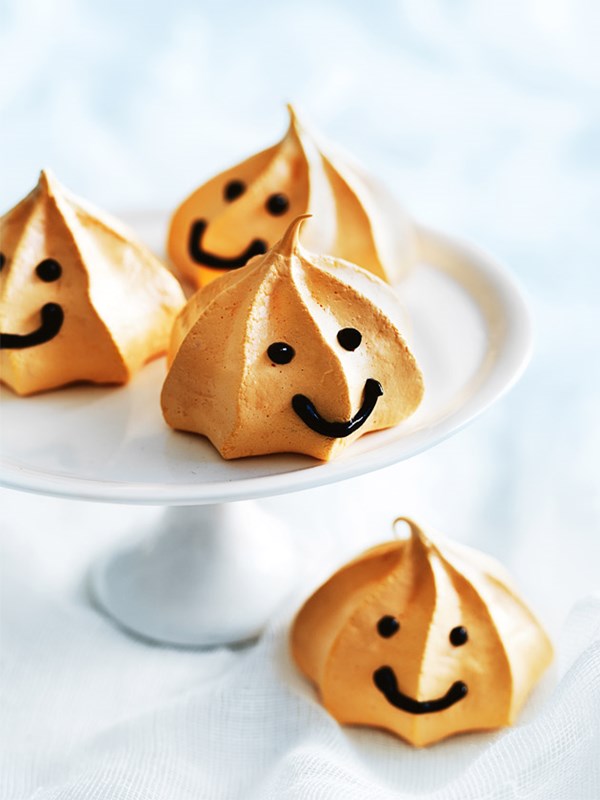 Halloween Jack o lantern meringues