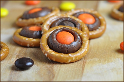 Halloween pretzel rings