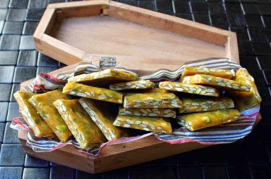 Halloween pumpkin seed brittle