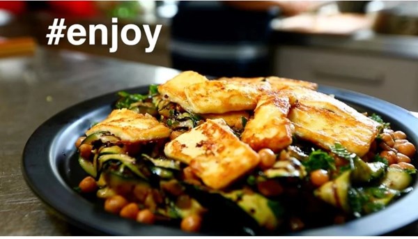Haloumi with chickpeas and zucchini