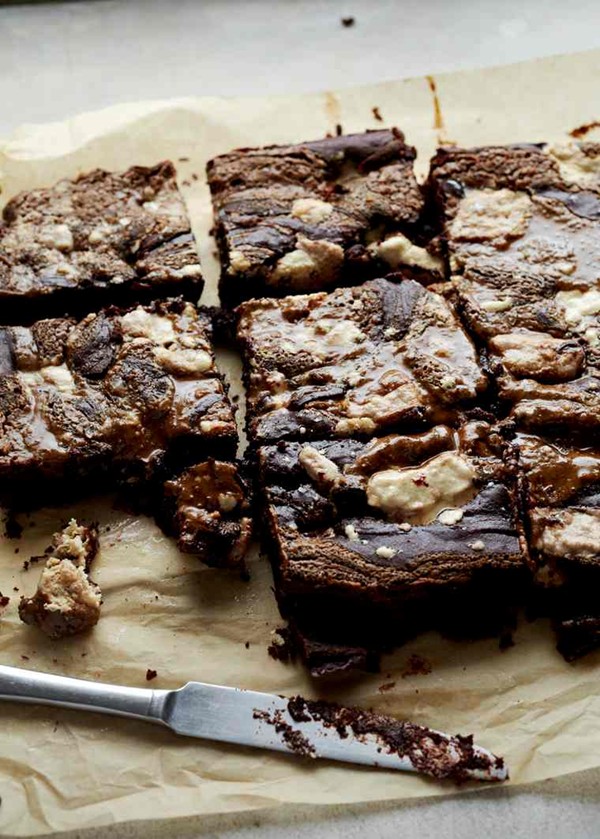 Halva and spelt brownies