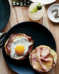 Ham-and-cheddar scallion biscuit sandwiches
