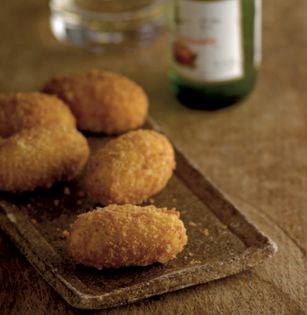 Ham and egg croquettes (Croquetas de jamón con huevo)