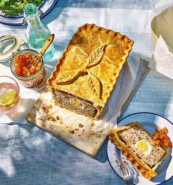Ham and egg raised pie