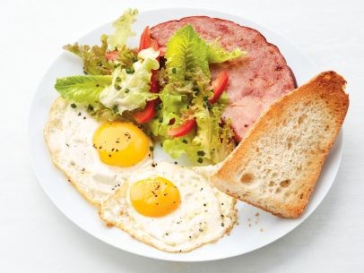 Ham and eggs with greens