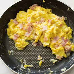 Ham and Gruyère breakfast scramble