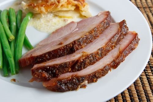Ham crusted with mustard and gingersnap crumbs
