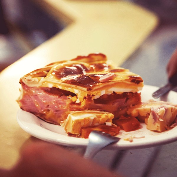 Ham, egg, and tomato pie (Tarta de jamón, huevo y tomate)