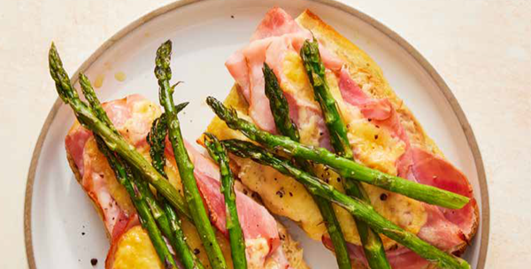 Ham, Gruyère and asparagus tartines