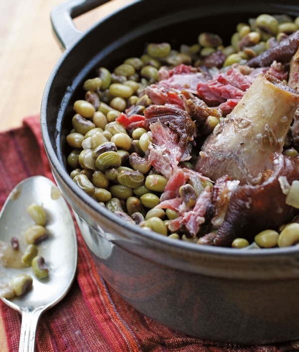 Ham hocks and crowder peas