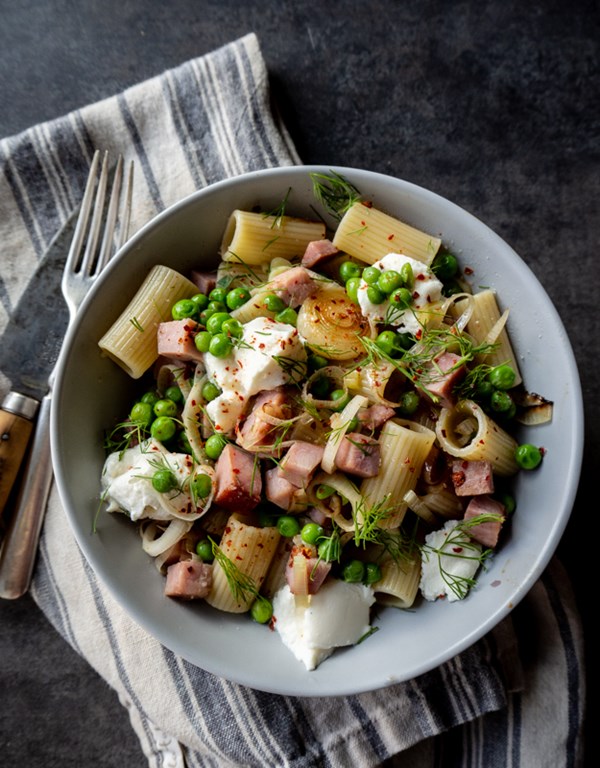 Ham, pea, and leek pasta