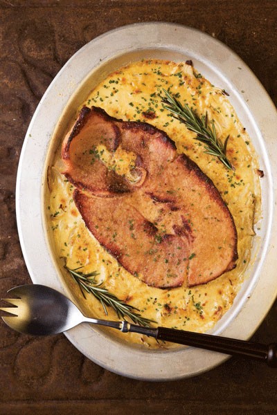 Ham steaks with hazelnut sauce (Schinkensteaks mit haselnuss-sosse)