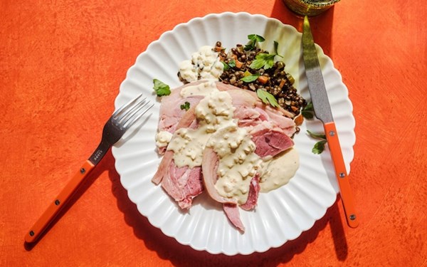 Ham with lentils and mustard sauce