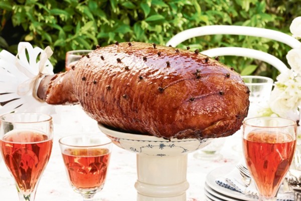 Ham with red wine & cinnamon glaze