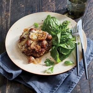 Hamburger steaks with sweet onion and mushrooms