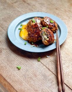 Hanami bento: chicken meatballs (Tsukune)
