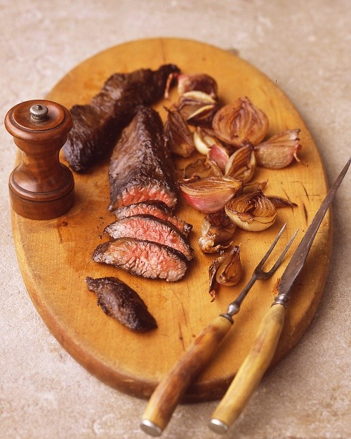 Hanger steak with caramelized shallots